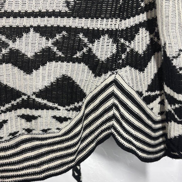 RD Style Black and White Geometric Cardigan size medium - Picture 5 of 11